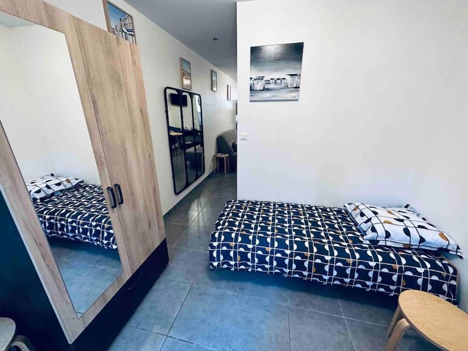 3 Personnes Centre Ville, Avec Cour Appartamento Calais