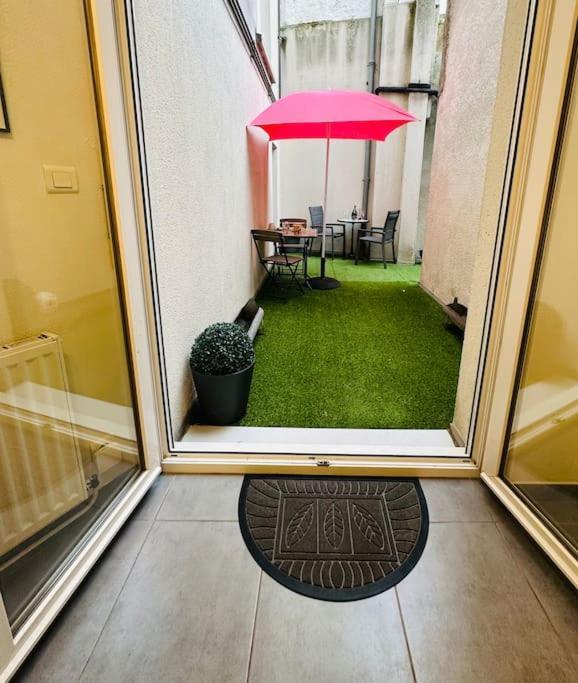 3 Personnes Centre Ville, Avec Cour Appartement