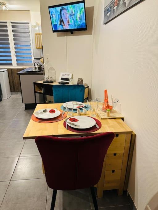 3 Personnes Centre Ville, Avec Cour Calais