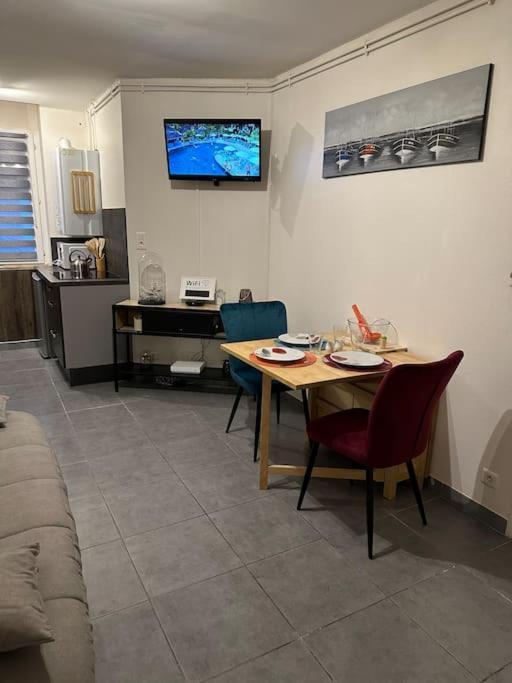 3 Personnes Centre Ville, Avec Cour *