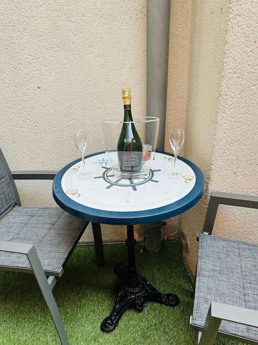 Appartement 3 Personnes Centre Ville, Avec Cour Calais